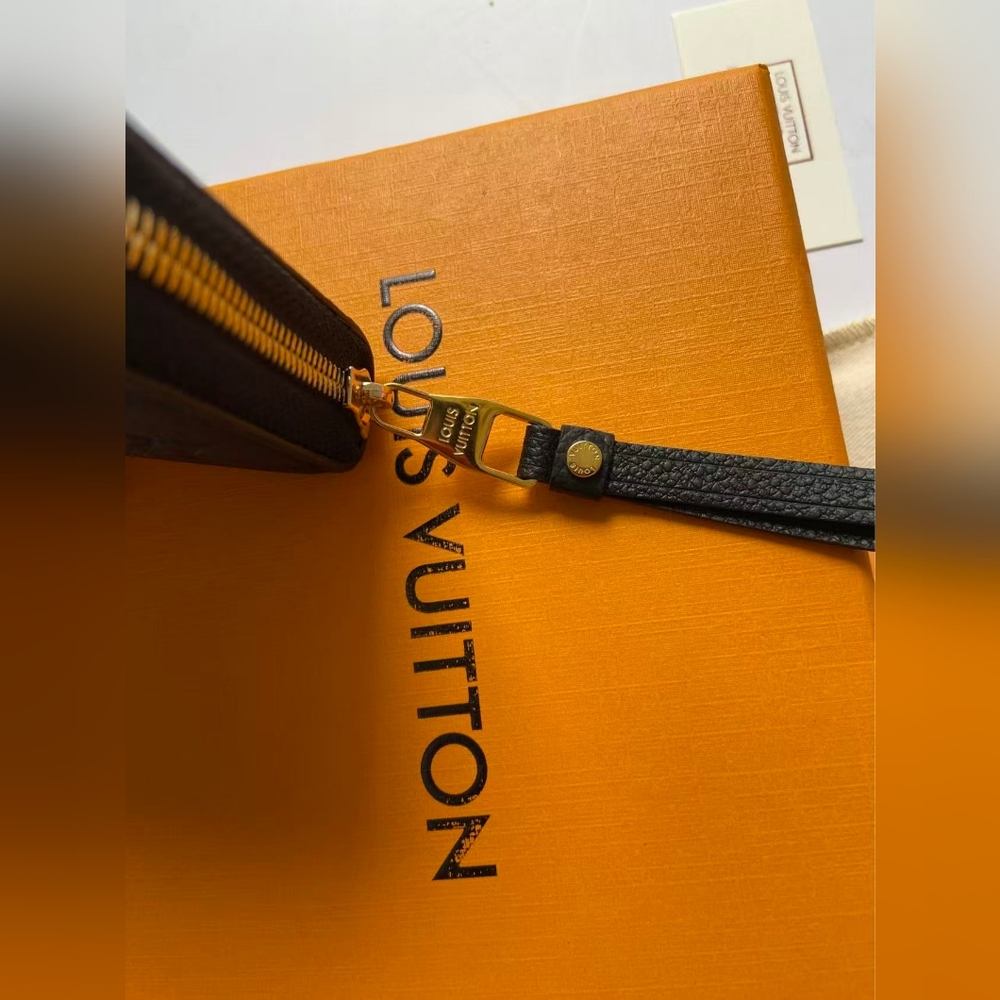 Louis Vuitton Black Zippy Coin Purse - Picture 3 of 8